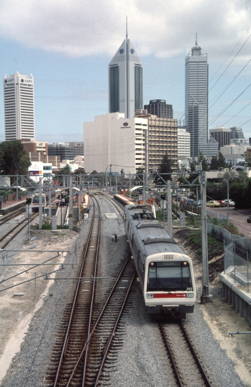 128971: McIver Suburban to Midland AEB 343 leading