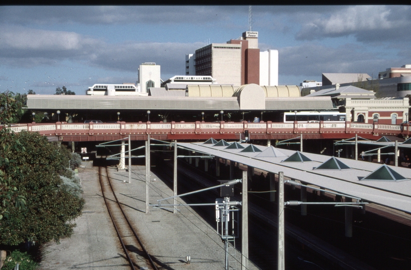 128994: Perth looking East towards 'Horseshoe' Bridge