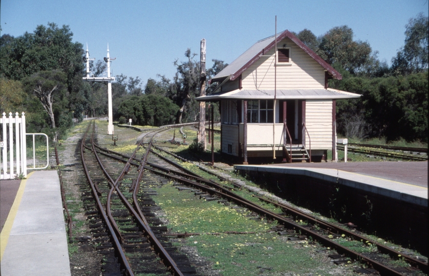 129026: Whiteman Village Junction looking towards Mussel Pool