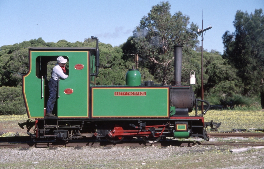 129058: Whiteman Park Kangaroo Flats BT 1 running round AREA Special