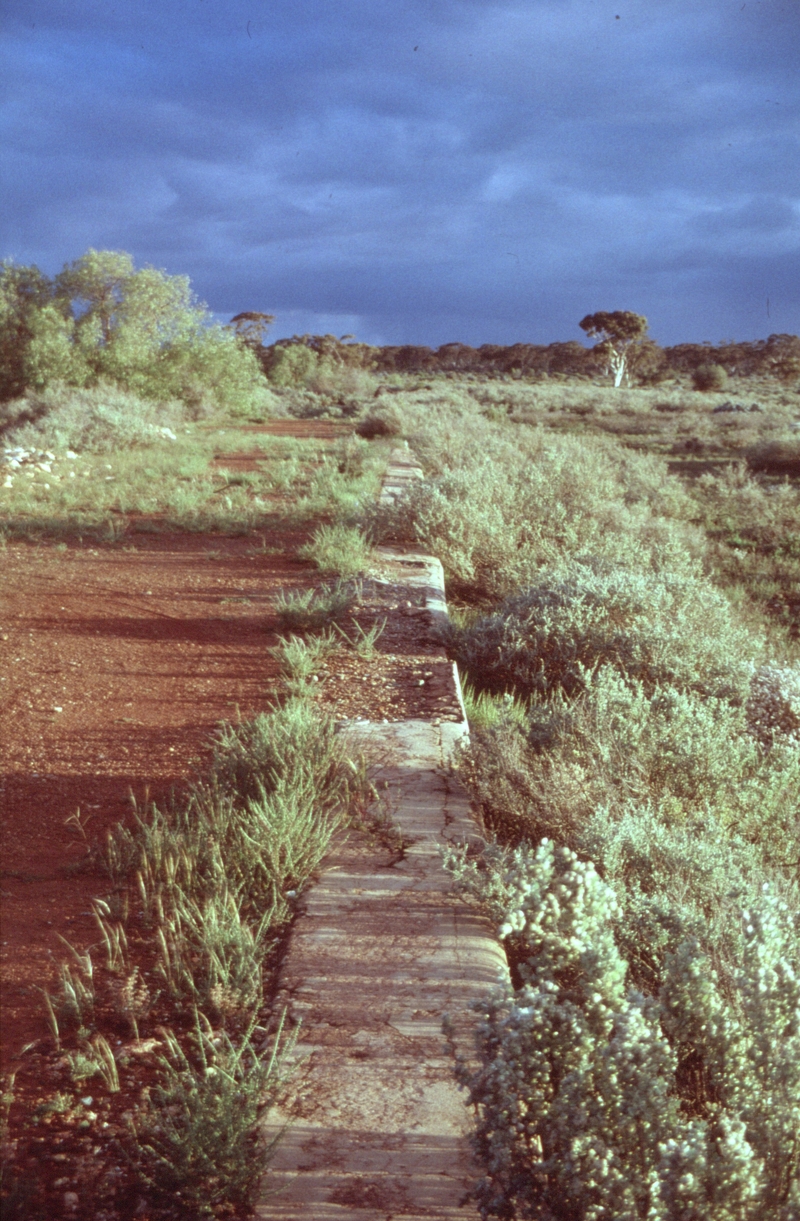 129151: Kanowna Goods Platfom looking towards Kalgoorlie