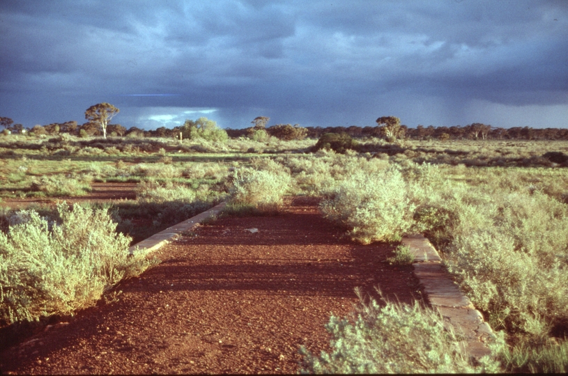 129152: Kanowna Passenger Platform looking towards Kalgoorlie