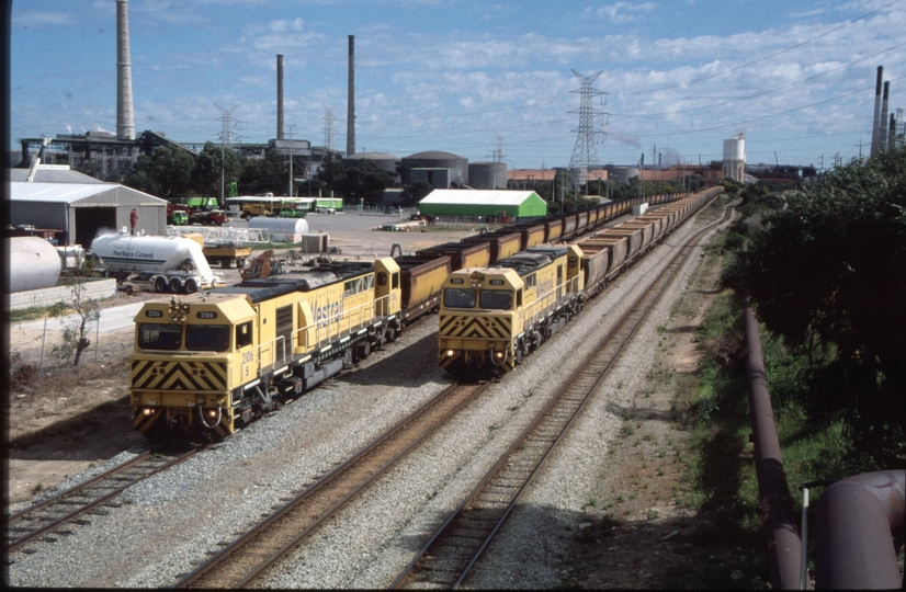 129213: Beard Street Overbridge Coal Empty from Western Power S 2106 Bauxite Empty  S 2105