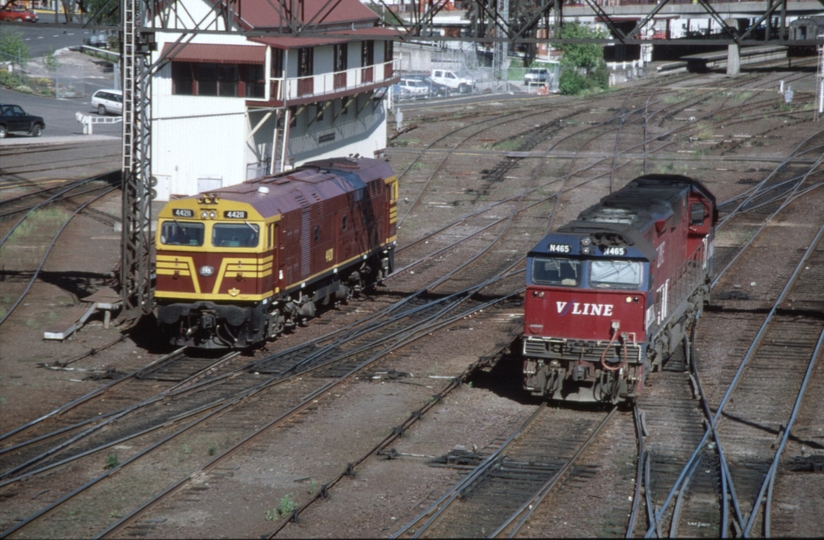 129267: Latrobe Street Bridge 44211 running round N 465 Light Engine