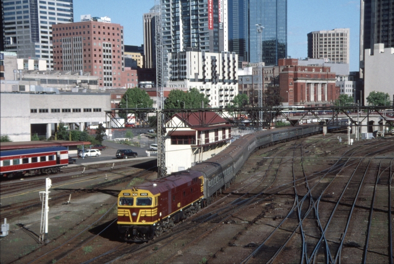 129271: Latrobe Street Bridge Down RTM 'Southern Aurora' 44211