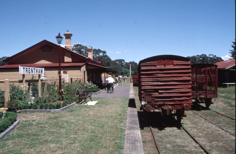 129304: Trentham looking towards Daylesford