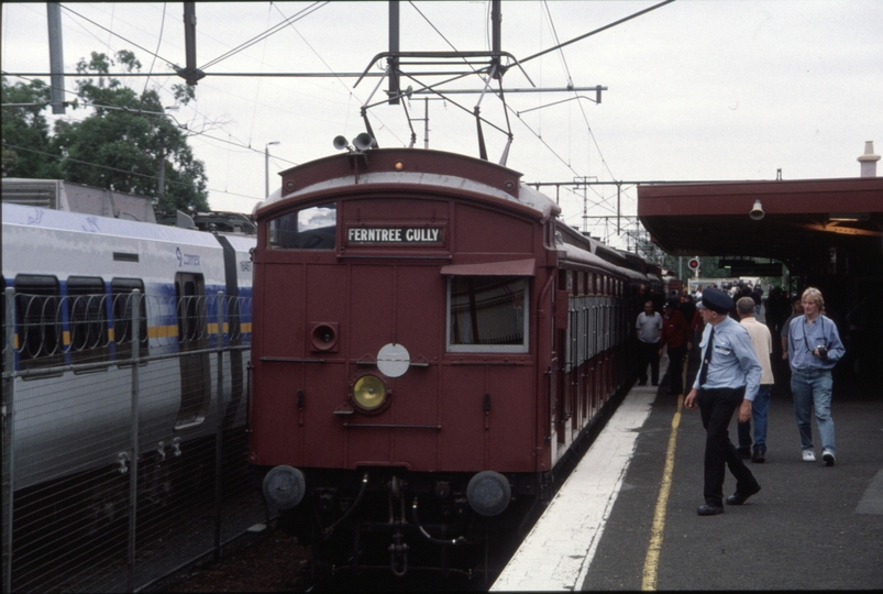 129343: Upper Ferntree Gully 7262 Up Elecrail Special 381 M trailing