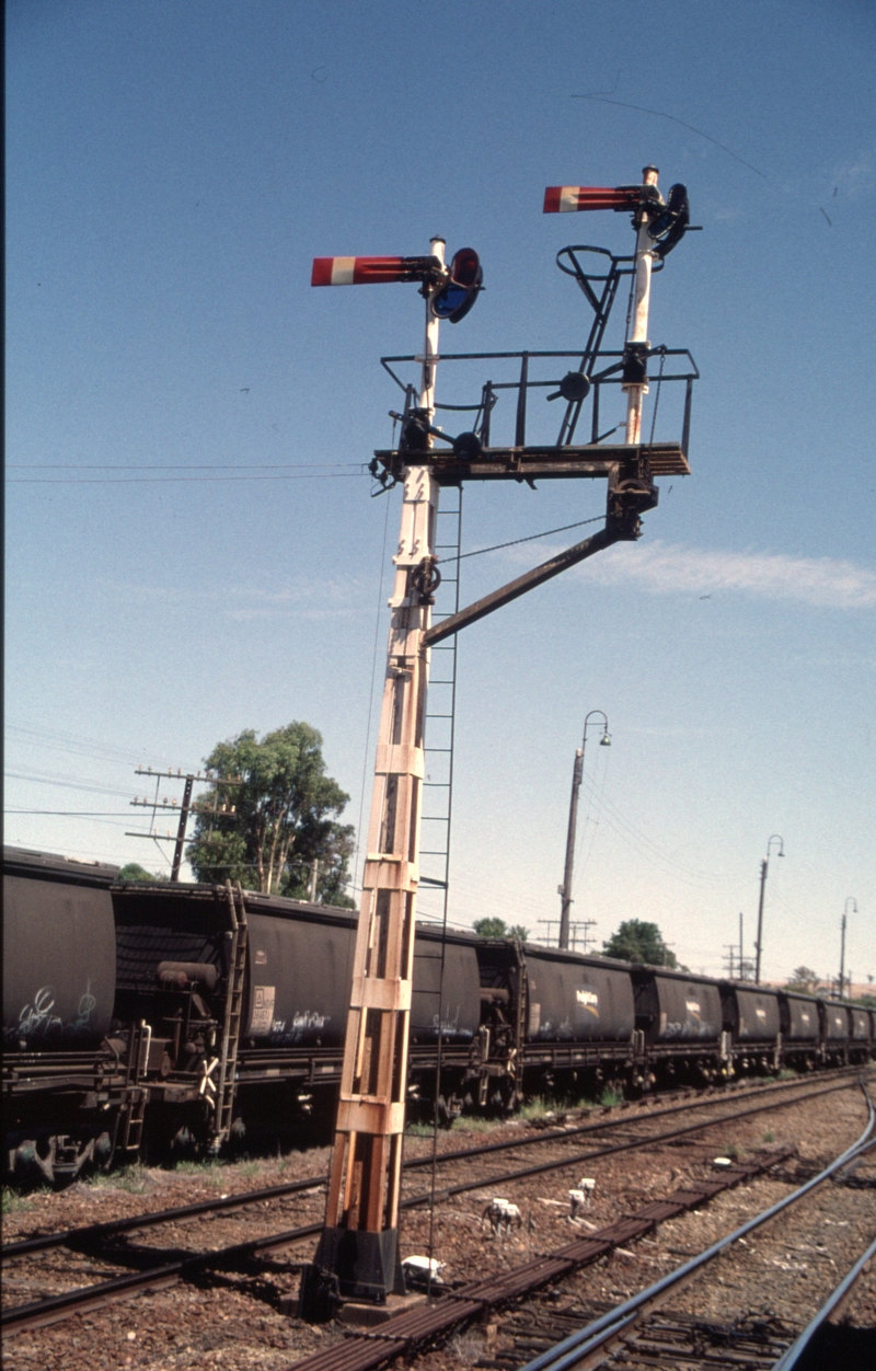 129424: Junee Semaphore signals looking towards Albury