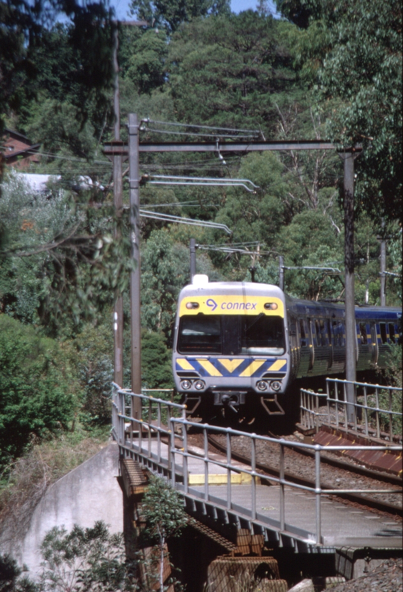 129453: Upper Ferntree Gully - Upwey Burwood Highway Bridge Up Suburban Connex Comeng 586 M leading