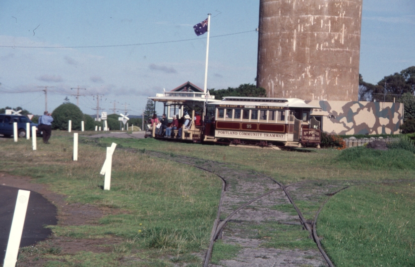 129468: Portland Cable Tramway RSL Lookout Dummy No 1 Trailer No 95 reversing