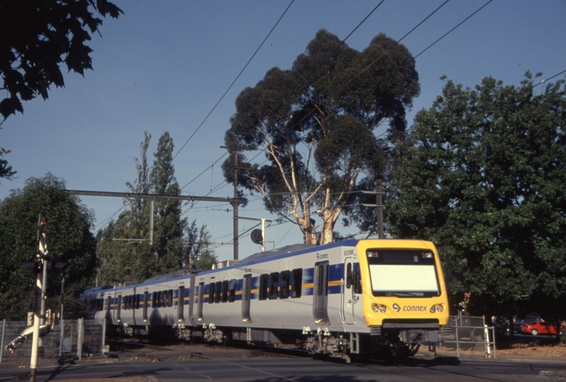 129623: Mooroolbark Suburban to Lilydale 6-car X'Trapolis 908 M trailing