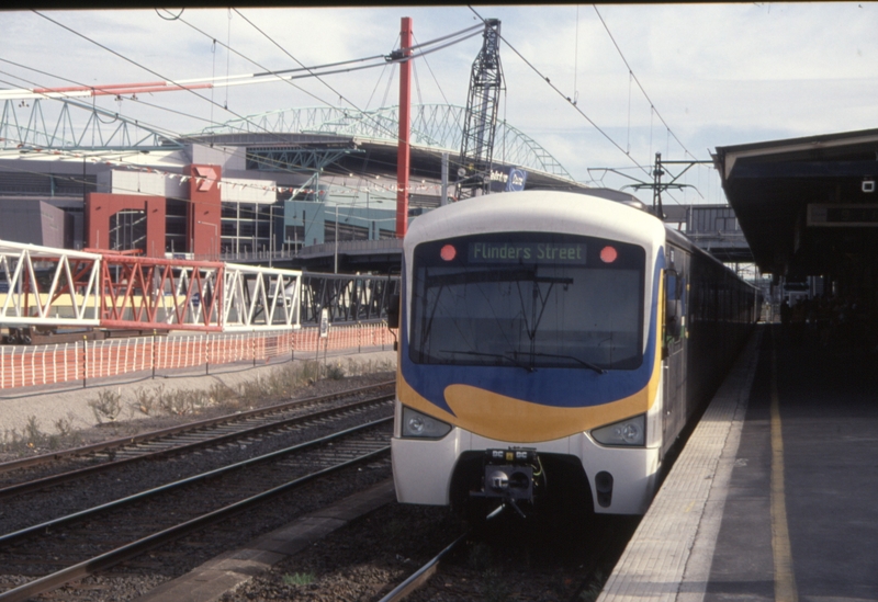 129626: Spencer Street Down Empty Cars 6-car Siemens