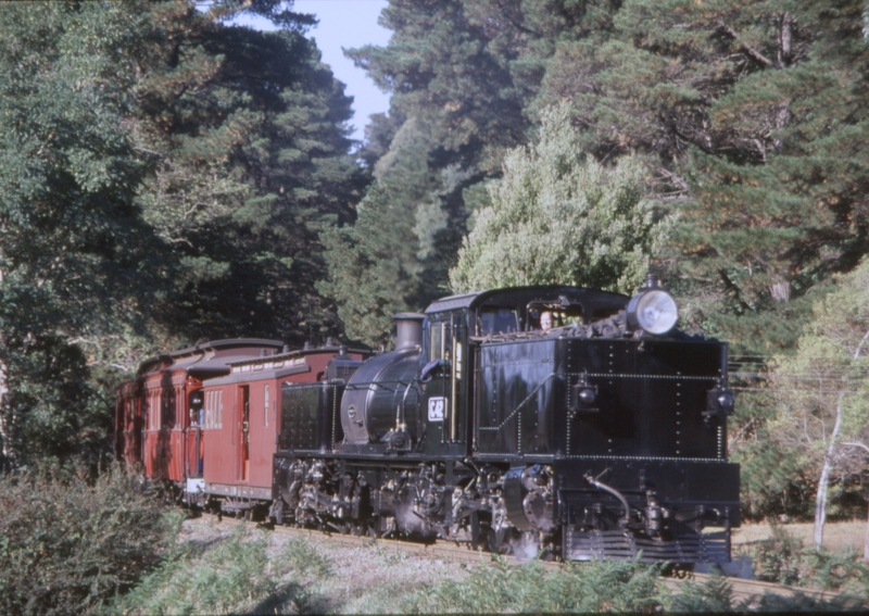 129674: Beaconsfield Road (down side), No 28 Up Passenger G 42