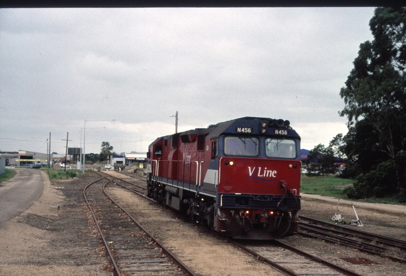 129696: Bairnsdale N 456 running round 'Gippslander'