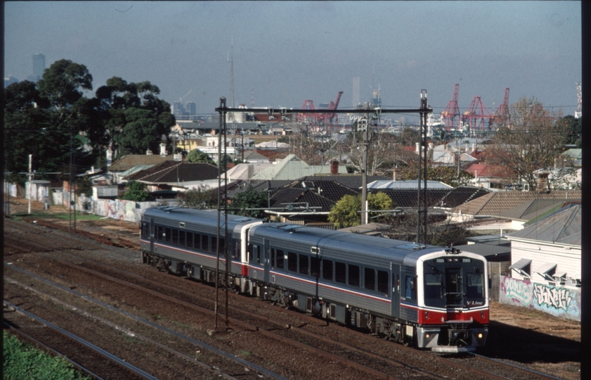 129708: West Footscray 1:13pm Passenger to Bendigo 7005 7004