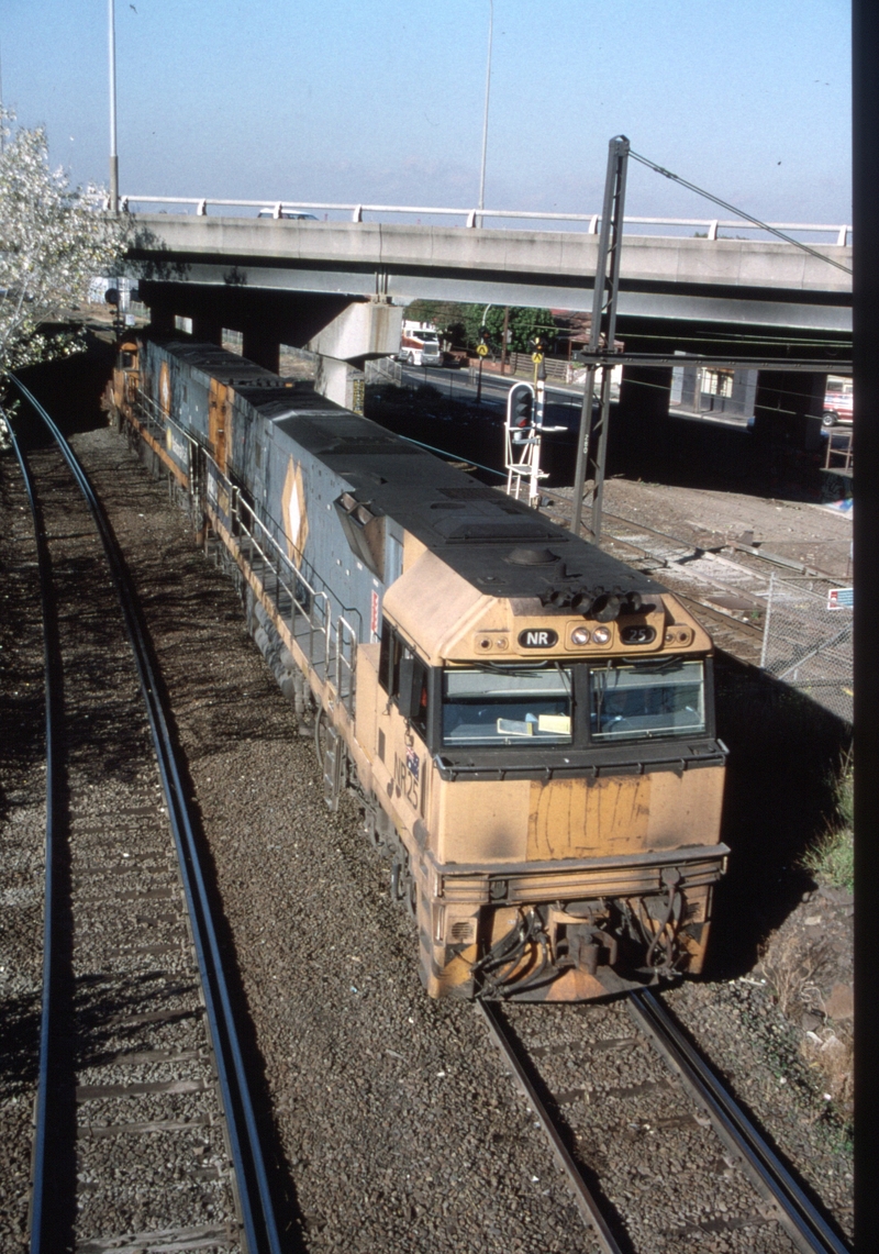 129711: West Footscray Junction NR 25 (NR 118), Down Rail Train to North East