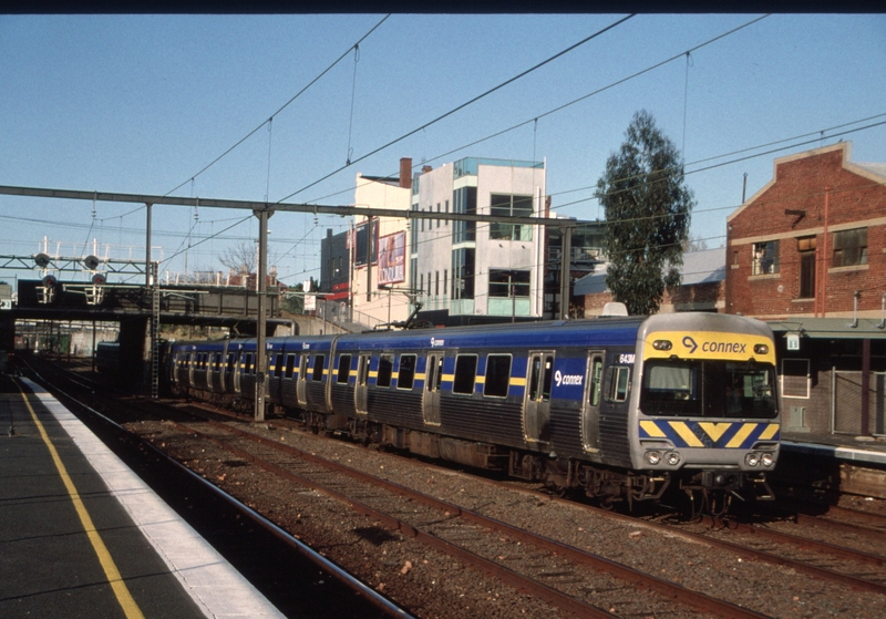 129714: East Richmond Up Suburban 6-car Connex Comeng 643 M leading