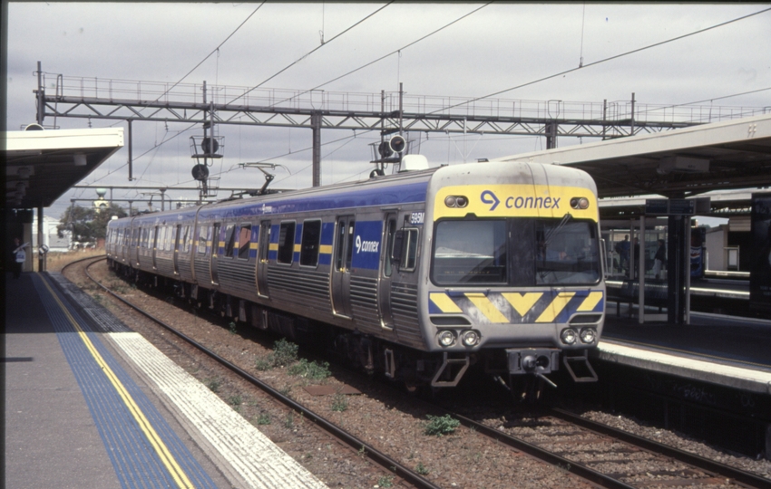 130125: Richmond Up Suburban Connex Comeng 595 M leading