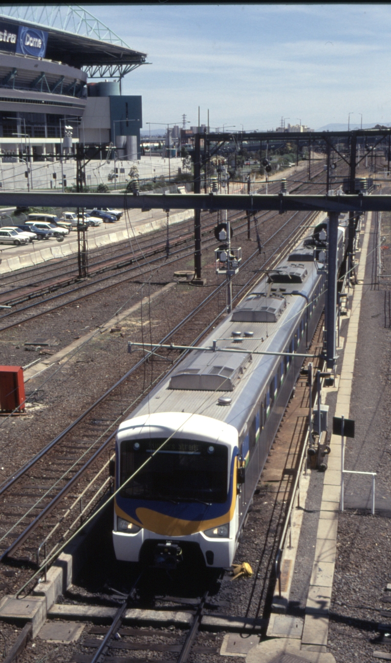 130134: Spencer Street 6-car Siemens Suburban emerging from Caulfield Lines Tunnel