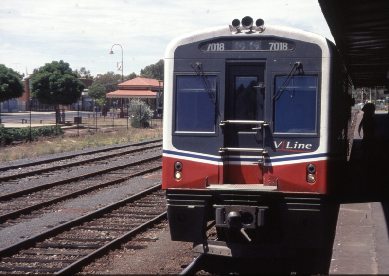 130190: Seymour Passenger to Melbourne 7018