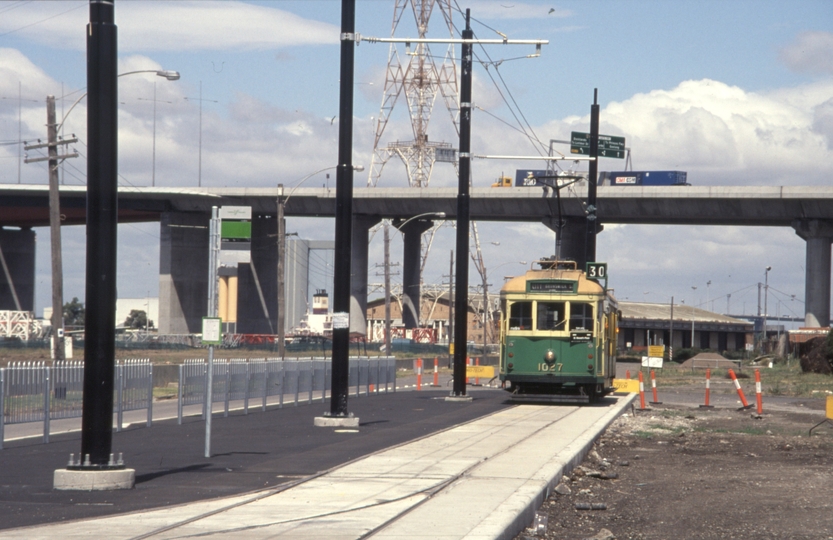 130192: Docklands Terminus W7 1027