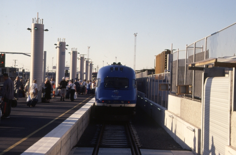 130203: Spencer Street Platform 1 Day XPT from Sydney XP 2000 leading