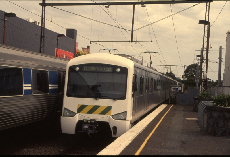 130212: North Brighton Up Suburban 6-car Siemens 785 M leading