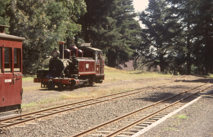 130269: Gembrook 14A running round cars via No 3 Road