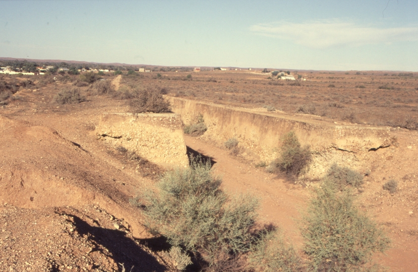 130310: Silverton (West side), Concrete walled cutting looking East