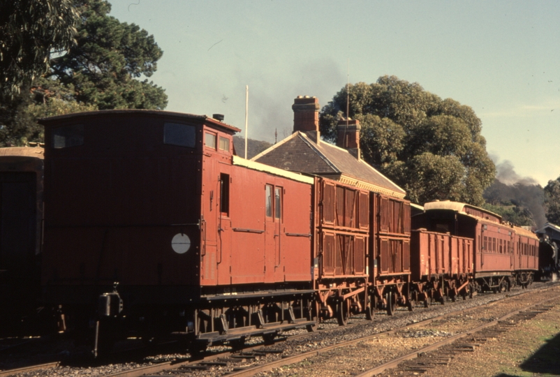 130406: Maldon Consist of Mixed from Castlemaine at platform