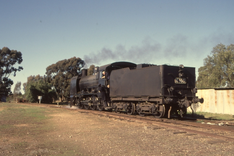 130408: Maldon K 160 backing down for Mixed to Castlemaine