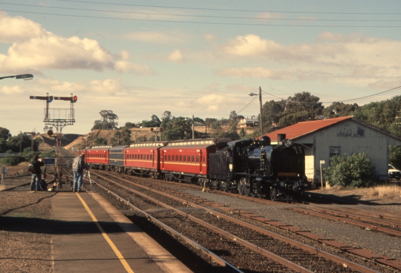 130441: Bacchus Marsh K 153 shunting cars from Steamrail Special