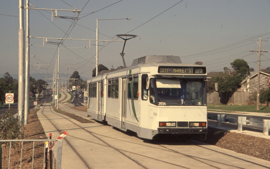 130495: Burwood Highway at Blackburn Road to City B2 2034