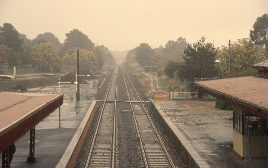 130544: Woodend looking towards Bendigo from station footbridge