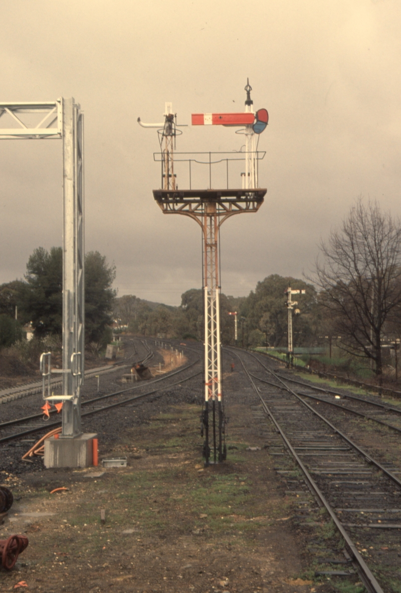 130554: Castlemaine Departure Home Signal for VGR Maldon Line