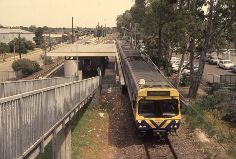 130618: Yarraman Suburban to Cranbourne 6-car Connex (ex MTrain), Comeng