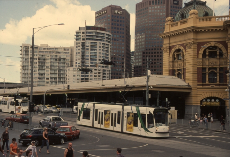 130627: Swanston Street at Flinders Street Up D1 3522