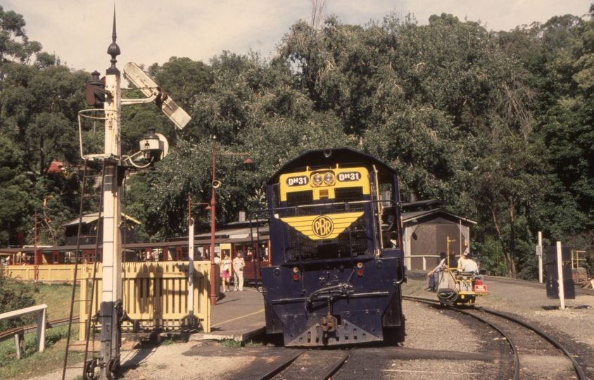 130634: Belgrave No 11 Down Passenger to Lakeside DH 31