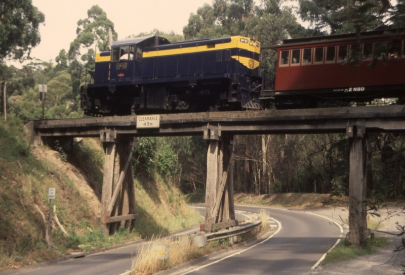 130636: Bridge 5 Monbulk Creek Trestle No 11 Down Passenger to Lakeside DH 31