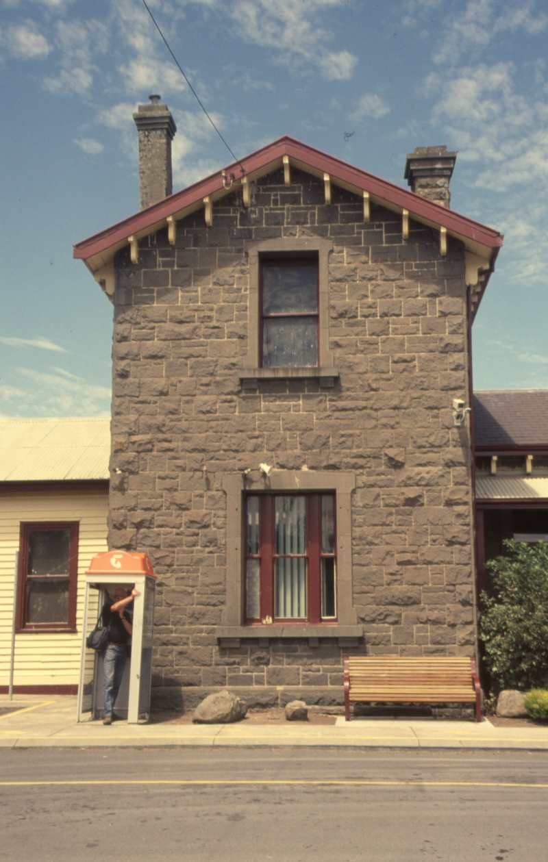 130652: Kyneton Up side station buildings street side