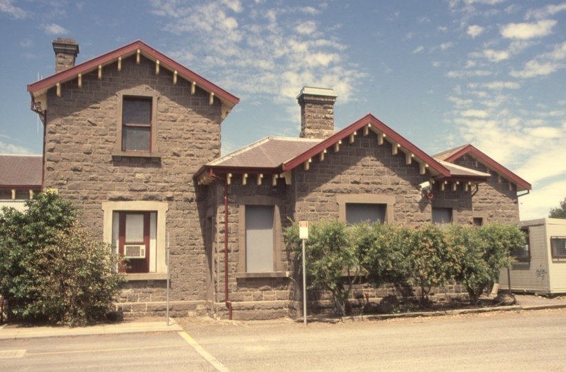 130653: Kyneton Up side station buildings street side