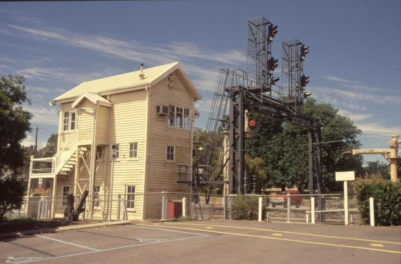 130656: Kyneton Out of use signal box and new signal gantry at Melbourne end