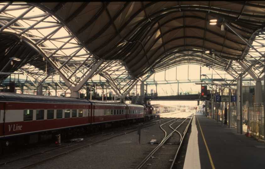 130667: Southern Cross Platform 2 Dual gauge track viewed from end of track