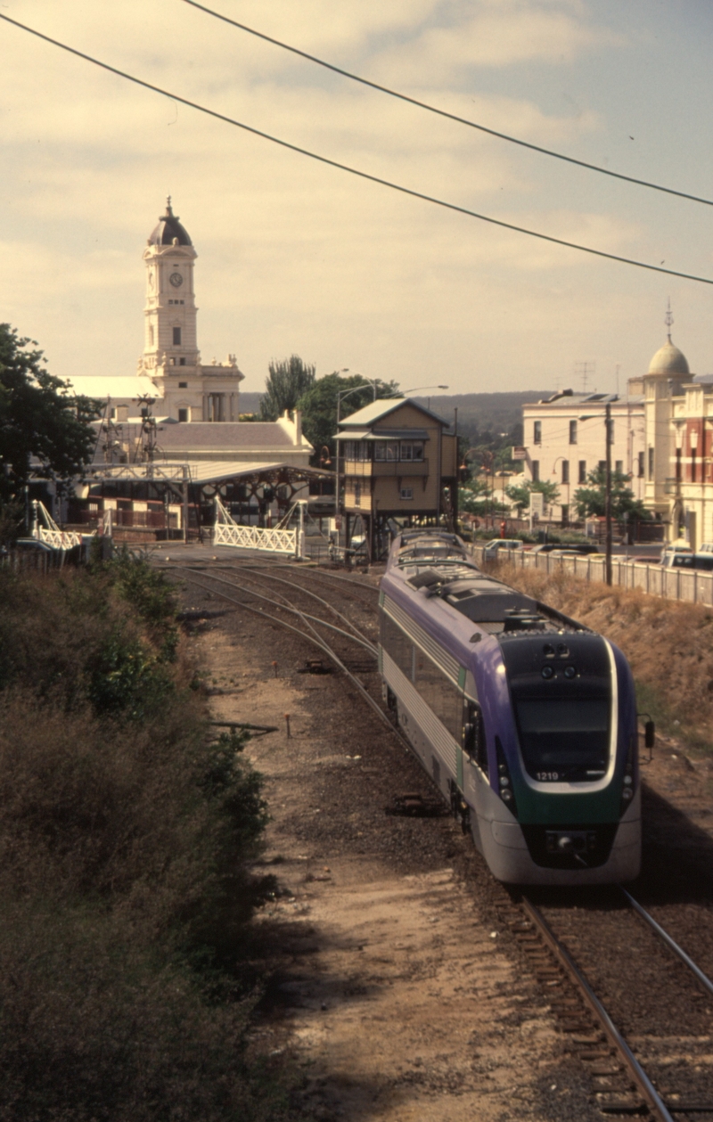 130722: Ballarat Passenger to Ararat 1219 1119