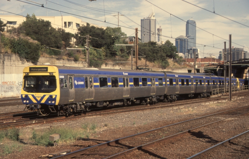 130738: North Melbourne Suburban to Watergardens 6-car Connex (ex MTrain), Comeng 386 M leading