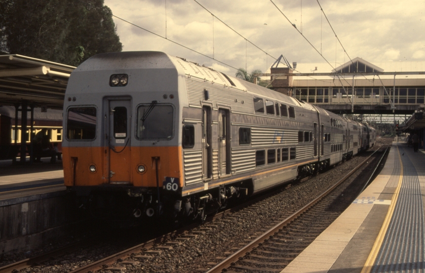 130801: Gosford 6-car Interurban DIM 8041 nearest