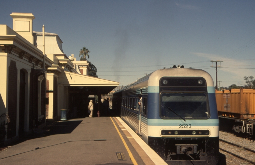 130912: Junee Griffith Explorer to Sydney EC 2523 leading