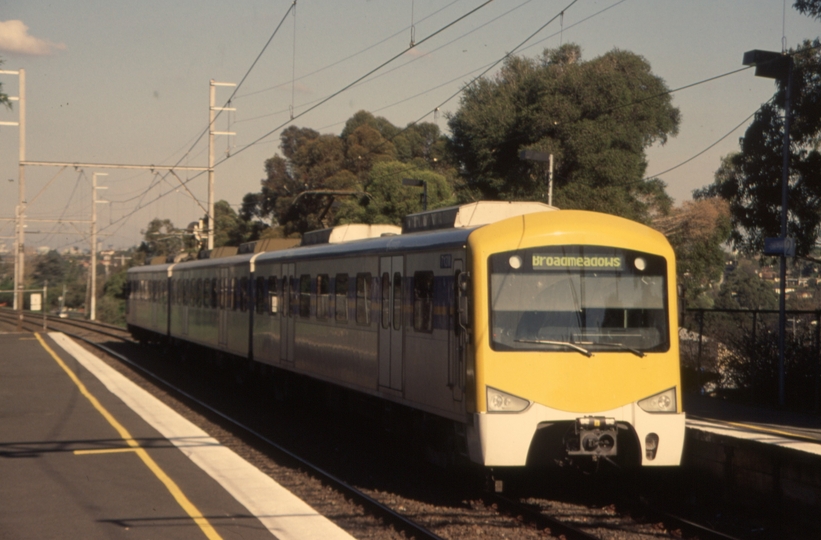 130974: Oak Park Down Suburban 3-car Siemens 713 M leading