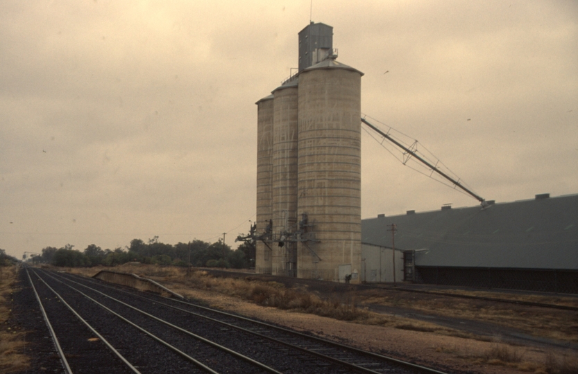 131027: Trangie looking towards Nyngan along platform