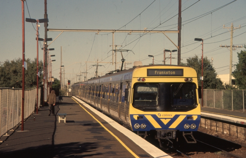 131124: Aspendale Suburban to Frankston 6-car Connex (ex MTrain), Comeng